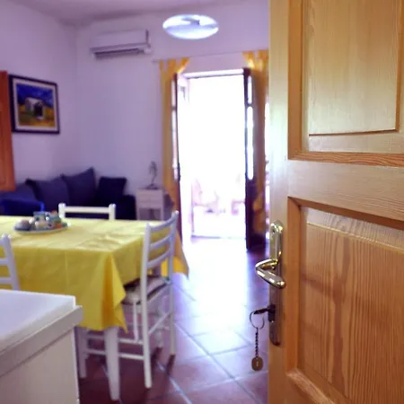 Casa La Rosa Feriehus Leni